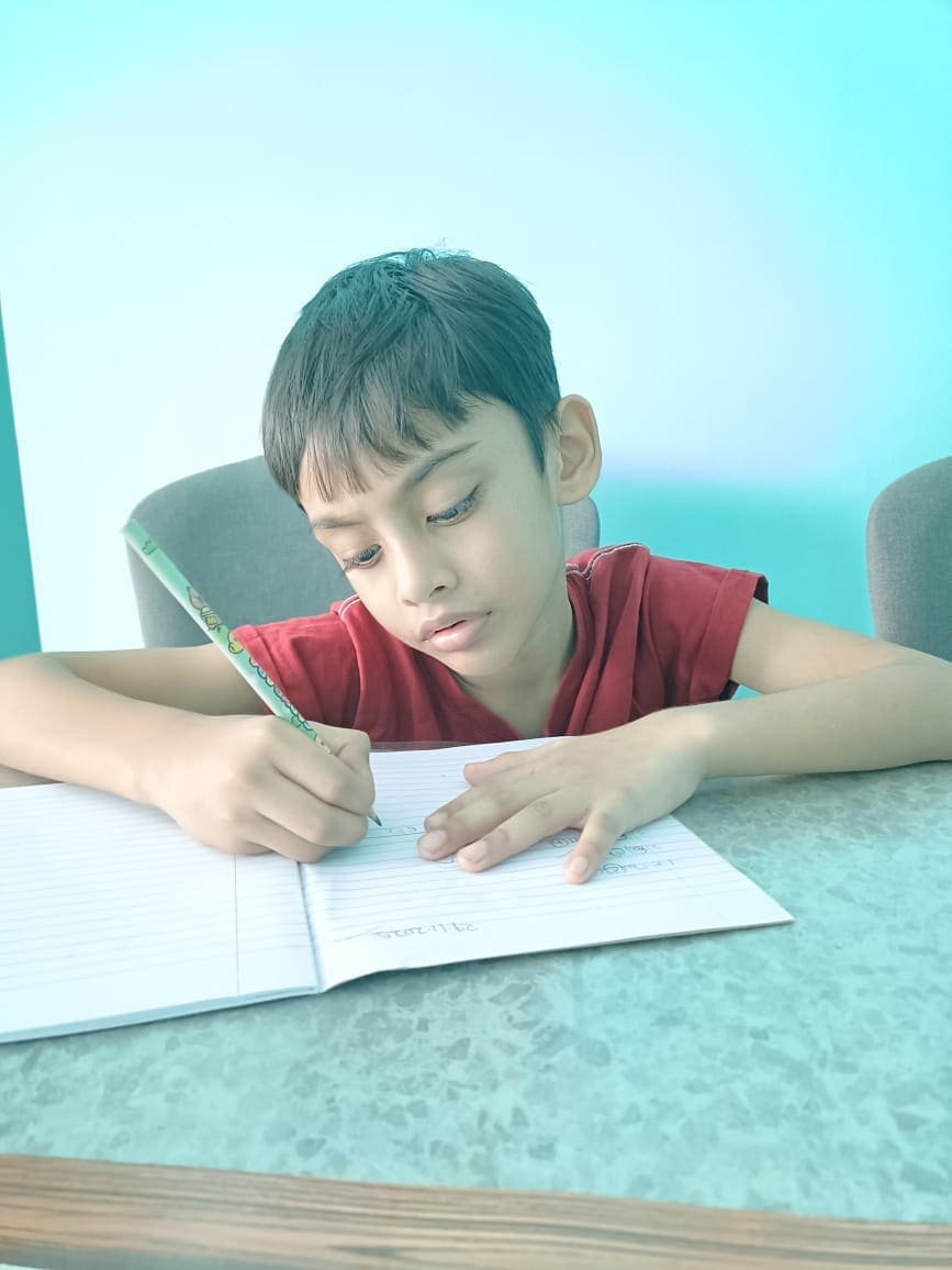 Physical English tuition class for Cambridge Primary Y1–Y6